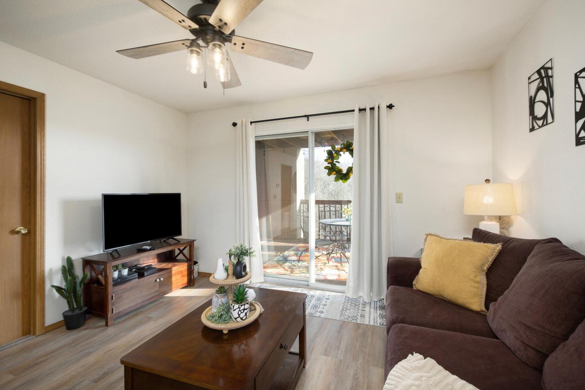 Walk-In, No Stairs Condo, Pets Welcome, 4 Mins To Silver Dollar City, 14 Mins To Ball Park Of America, Amazing Ozark Mountian Views Бренсон Екстер'єр фото
